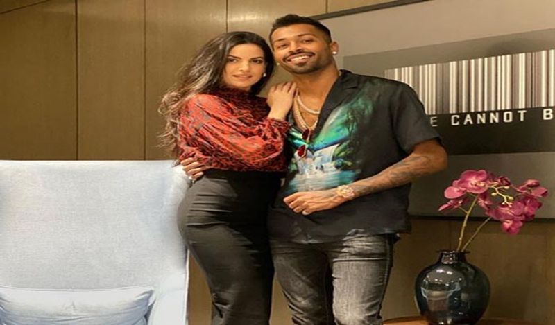 बता दें कि हार्दिक पांड्या (Hardik Pandya) ने दुबई में नताशा स्टेनकोविक (Natasha Stankovic) को शादी के लिए प्रपोज किया था।