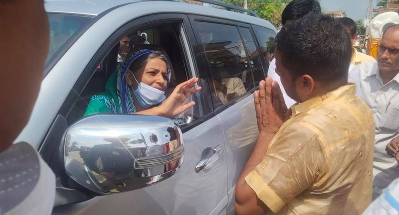 मनोरमा देवी बाराचट्टी के एक स्कूल में पढ़ रही थी। उस समय मोहनपुर के गणेशचक गांव के रहने वाले बिंदी यादव का बाराचट्टी में आना-जाना शुरू हो चुका था। बंडाश्रम में छुटभैये अपराधियों का जमावड़ा लगता था। जीटी रोड पर छोटी-छोटी वारदात के जरिए बिंदी का नाम इलाके में उभरने लगा था। स्कूली शिक्षा के बाद मनोरमा ने सोभ इंटर कालेज में दाखिला लिया। आने-जाने के क्रम में मनोरमा पर बिंदी की नजर पड़ी, जिनकी खूबसूरती से वो काफी प्रभावित हो गए। (फाइल फोटो)