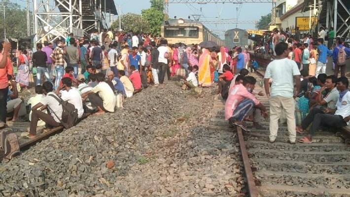 Passengers stage protest on the demand to start local train service in Hooghly BTG Passengers stage protest on the demand to start local train service in Hooghly BTG