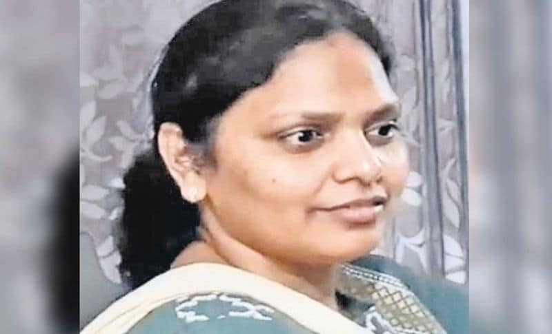 वहीं यह बात भी सामने आई कि कहीं महिला को भीम आर्मी ने तो पीड़िता के घर नहीं पहुंचाया है। लेकिन भीम आर्मी के उत्तर प्रदेश प्रवक्ता सौरभ किशोर ने कहा कि हम इस महिला नहीं पहचानते हैं। उससे हमारा कोई लिंक नहीं है।
