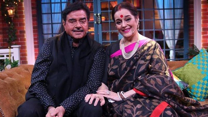 शत्रुघ्न ने 9 जुलाई, 1980 को एक्ट्रेस पूनम चंदिरामानी से शादी की थी। लेकिन शादी के बाद भी करीब दो साल तक वे रीना के साथ थे। दिलचस्प बात यह थी कि एक इंटरव्यू में पूनम ने इस बात का खुलासा किया था कि वे अपने पति और रीना के अफेयर के बारे में सब जानती थीं। उन्होंने कहा था, "जब मुझे शत्रु और रीना के अफेयर के बारे में पता चला तो मैं इनके रास्ते से हट गई। लेकिन शत्रु ऐसी लड़की से शादी नहीं करना चाहते थे, जिसपर उन्हें विश्वास नहीं था।"