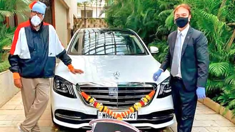 बिग बी ने पिछले महीने ही मर्सिडीज बेंज S Class कार खरीदी है। यह कार हाल ही में भारत में लॉन्च हुई है। इंटरनेट पर मौजूद जानकारी के मुताबिक, इसकी कीमत 1 करोड़ 38 लाख रुपए है। इस कार का रजिस्ट्रेशन अमिताभ बच्चन के नाम पर है। अमिताभ ने कार के साथ फोटो भी शेयर की थी। 