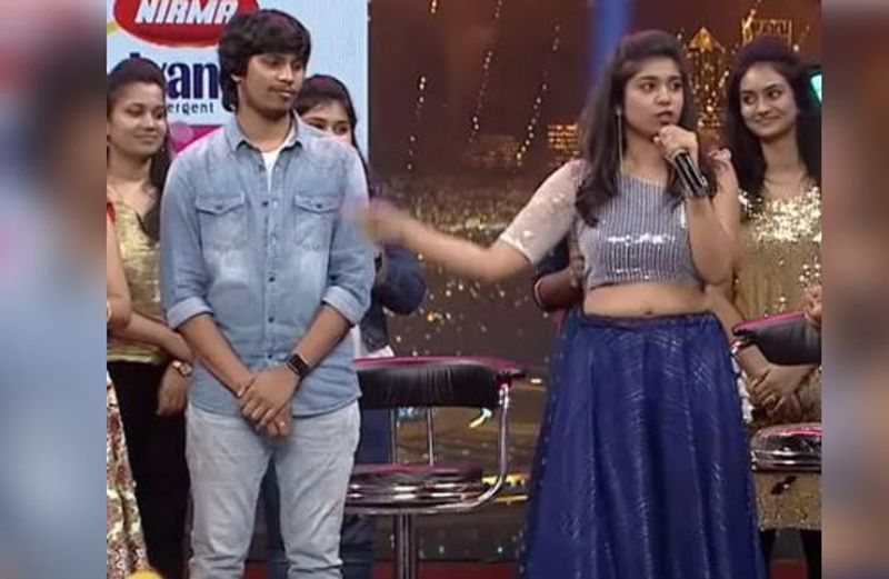 నీ పాటకి పెద్ద అభిమానిని అయిపోయా. వేరే ఉద్దేశం అంటూ ఏం లేదు. ఒకవేళ ఆ ఉద్దేశం ఉన్నా ఫర్వాలేదని తెలిపింది. దీంతో అక్కడ ఉన్నవారంతా షాక్కి గురయ్యారు.