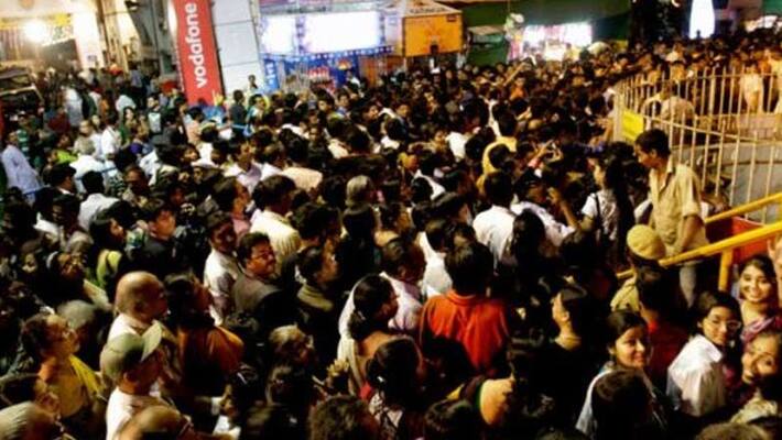 Wary of Covid-19 surge, doctors request Mamata Banerjee to stop crowd gathering at Durga puja pandals-dbr Wary of Covid-19 surge, doctors request Mamata Banerjee to stop crowd gathering at Durga puja pandals-dbr