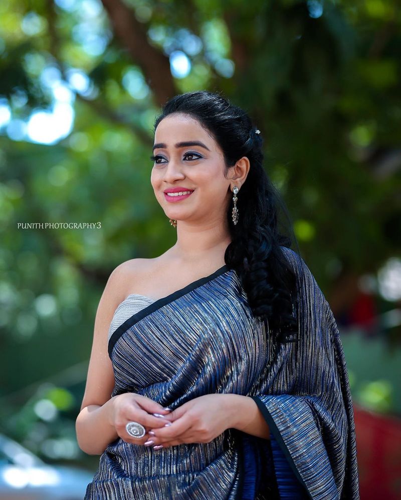 ప్రస్తుతం `నువ్వు రెడీ నేను రెడీ` షోలో ఆమె మెరిసిన ఫోటోలు సోషల్ మీడియాని షేక్ చేస్తున్నాయి. 