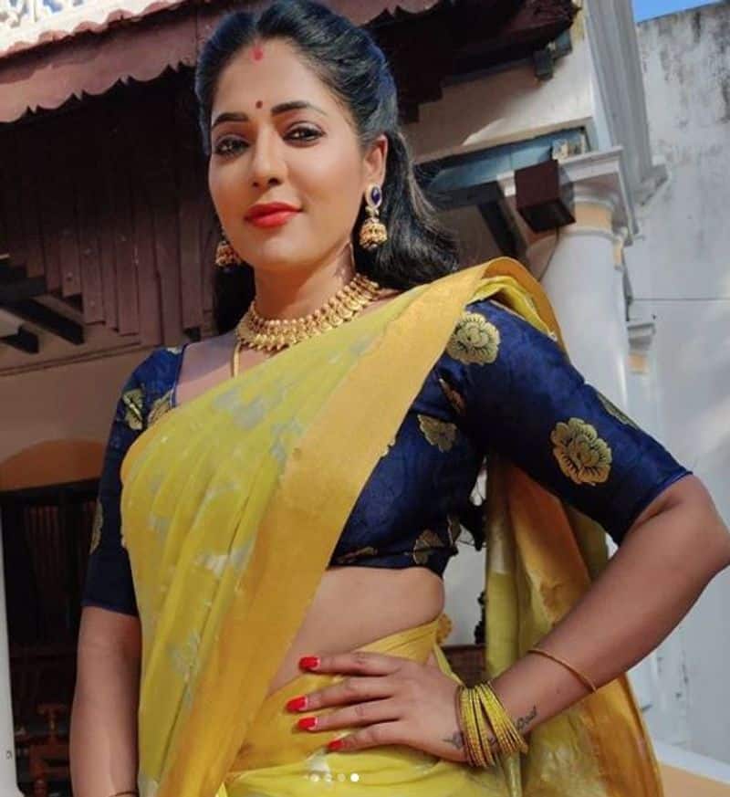 biggboss contestant rashma hip showing saree photos