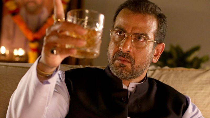 लंबे समय तक स्ट्रगल के बाद रोनित को 1992 में 'जान तेरे नाम' फिल्म में लीड रोल मिला। फिल्म ठीक रही लेकिन रोनित के करियर को वो उड़ान नहीं मिली जो वो चाहते थे। 
