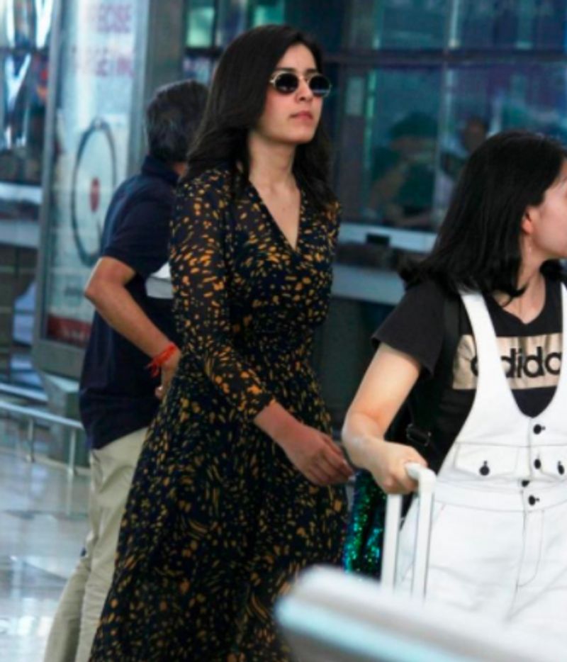 South celebrities chose BLACK outfits as their go to airport look dpl