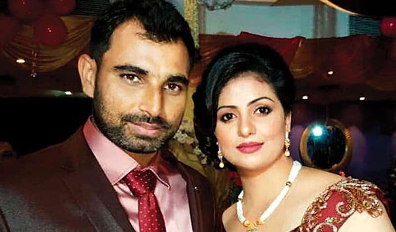 बता दें कि हसीन जहां क्रिकेटर मोहम्मद शमी की बीवी हैं। कुछ समय पहले हसीन जहां ने शमी पर कई गंभीर आरोप लगाए थे इसके बाद ये कपल अलग रहने लगा। 