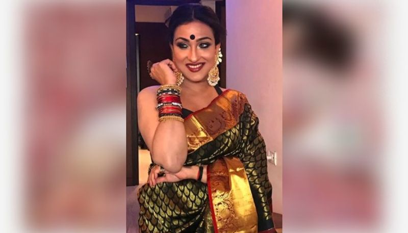 Rituparna Sengupt flaunts her hotness in saree avatar just before Pujo ADB