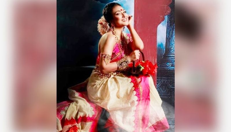 Rituparna Sengupt flaunts her hotness in saree avatar just before Pujo ADB