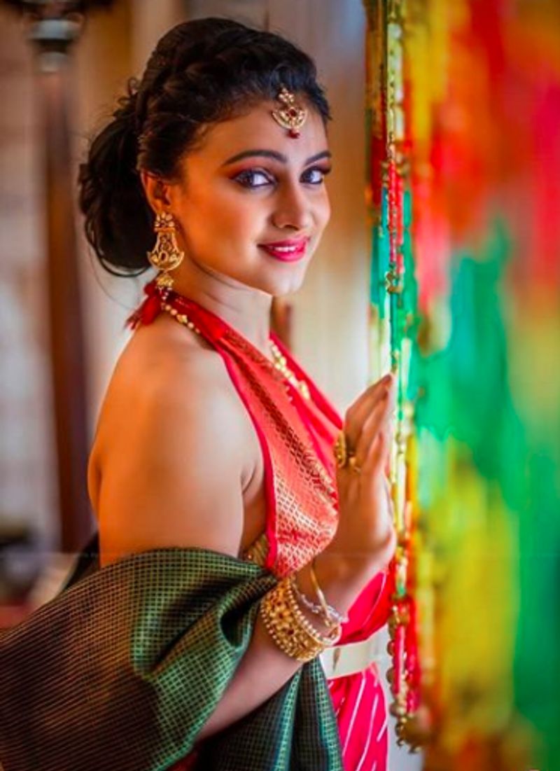 <p>ಸ್ಯಾಂಡಲ್ವುಡ್ ಬೆಳ್ಳಿತೆರೆಗೂ ಲಗ್ಗೆ ಇಟ್ಟಿರೋ ಕವಿತಾ ಸಿನಿಮಾಗಳಲ್ಲಿಯೂ ನಟಿಸಿದ್ದಾರೆ.</p>
