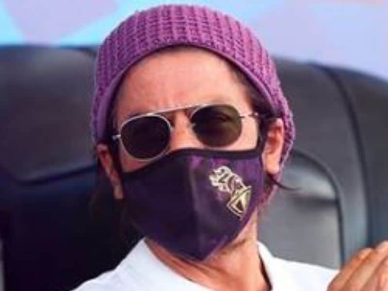 KKR owner Shah Rukh Khan end all controversy over wearing mask in IPL 2020 spb