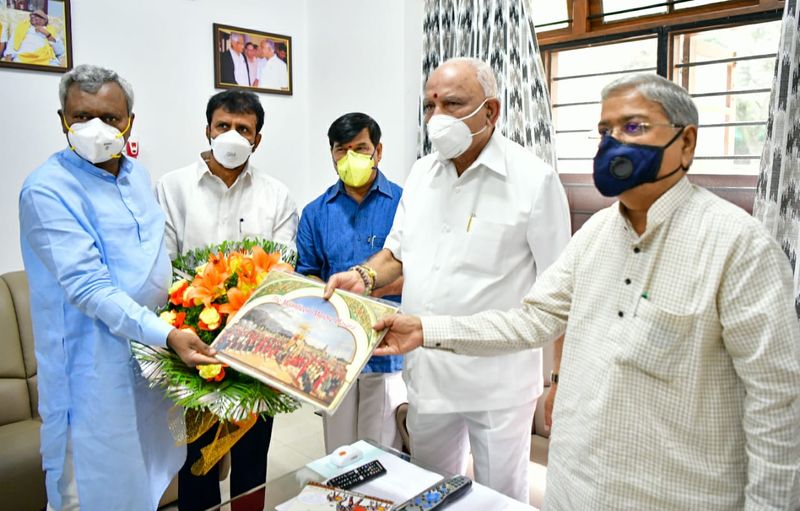 ST Somashekar invites CM BS Yediyurappa to Mysuru Dasara snr