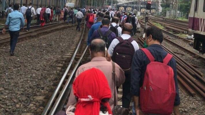 Mumbai city freezed for hours due to power shortage Mumbai city freezed for hours due to power shortage