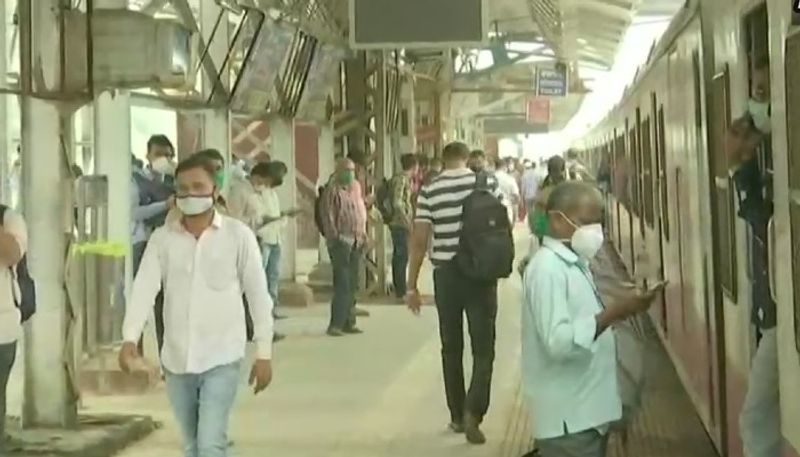 due to Major power outage train service stopped in mumbai bsm