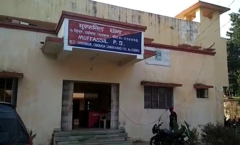 दुकानदारों की शिकायत पर पुलिस ने देर रात महिला के घर समेत कई ठिकानों पर छापामारी भी की है। जिसमें पुलिस को नकली नोट से सम्बंधित कई अहम सुराग हाथ लगे हैं।
