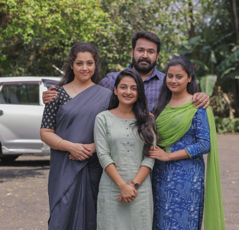 Artist Mohanlal share his photo