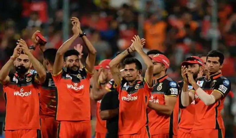 लेकिन चूंकि इस बार आईपीएल दुबई में हो रहे हैं ऐसे चहल और धनश्री को वहां के नियमों के हिसाब से चलना होगा। दुबई में कपल्स के लिए काफी स्ट्रिक्ट रूल्स हैं।
