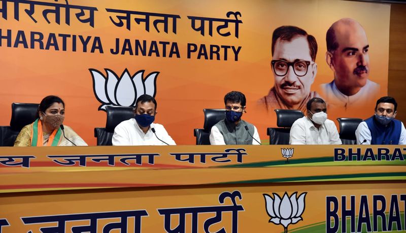 Khushbu Sundar joins BJP hours after quitting Congress pod