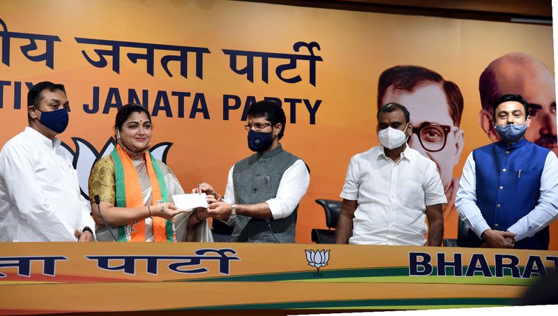 Khushbu Sundar joins BJP hours after quitting Congress pod