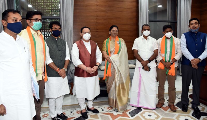 Khushbu Sundar joins BJP hours after quitting Congress pod