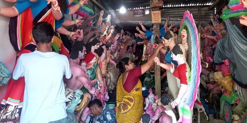 A lady from Raigung works as profession idol maker during Dura Puja BTG