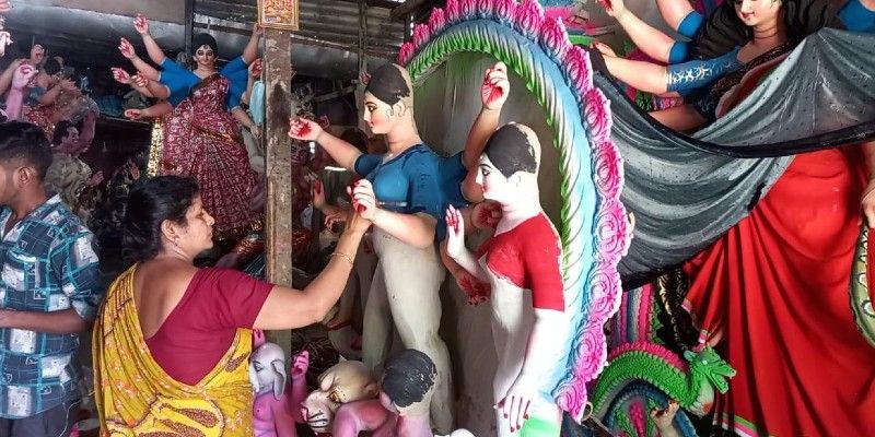 A lady from Raigung works as profession idol maker during Dura Puja BTG