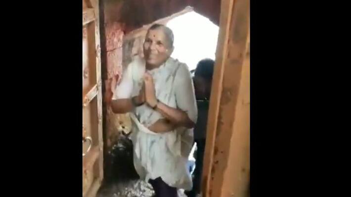 viral video pf 68 year old woman who climbed up a fort in Maharashtra bsm viral video pf 68 year old woman who climbed up a fort in Maharashtra bsm