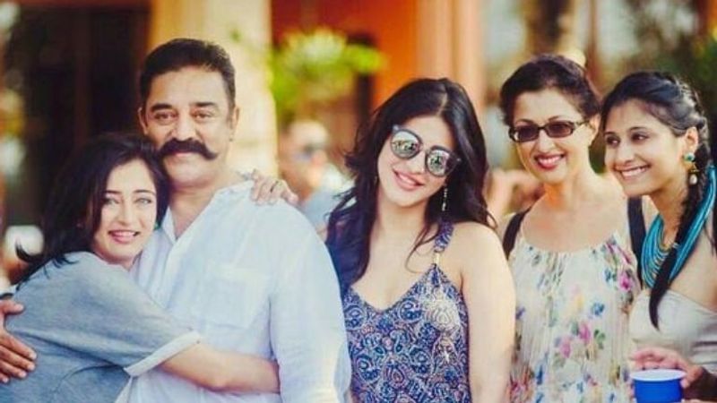 அப்பாவை இறுக்க அணைந்தபடி போஸ் கொடுக்கும் அக்சரா