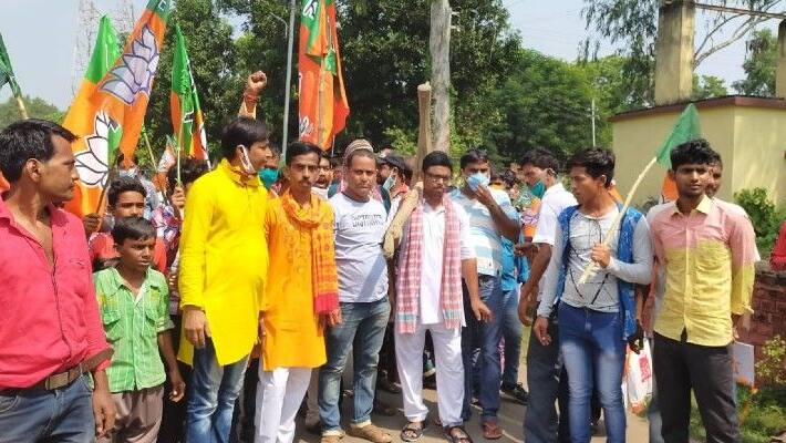 BJP workers stage protest over 'political killings' in West Bengal-dbr BJP workers stage protest over 'political killings' in West Bengal-dbr