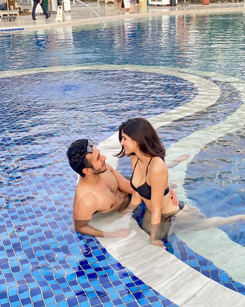 మోడల్గా విశేషంగా ఆకట్టుకున్న సాక్షి మాలిక్ చాలా కాలం మోడల్గా రాణించింది.
