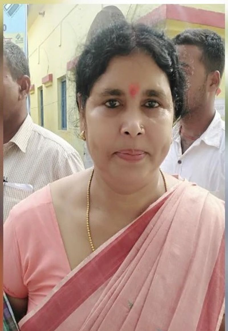 राष्ट्रीय कार्यकारिणी की सदस्य इंदु कश्यप जहानाबाद के मैदान में बतौर लोजपा उम्मीदवार किस्मत आजमा रहीं हैं।
