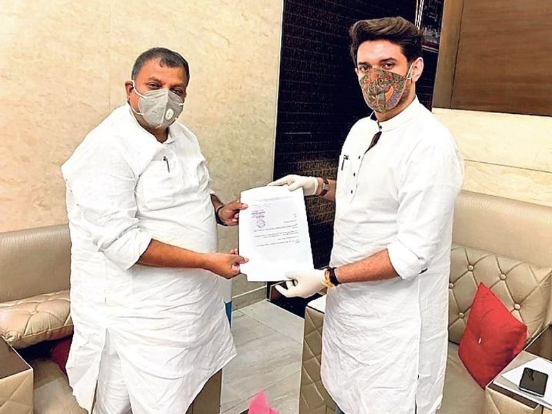 राष्ट्रीय स्वयंसेवक संघ में महत्वपूर्ण जिम्मेदारी का निर्वहन कर चुके प्रदेश उपाध्यक्ष राजेंद्र सिंह रोहतास जिला में दिनारा से लोजपा के प्रत्याशी हैं। उनके मुकाबले में जदयू के मंत्री जय कुमार सिंह हैं। पिछली बार भी दोनों में मुकाबला हुआ था। तब राजेंद्र सिंह भाजपा के प्रत्याशी थे और चुनाव हार गए थे।
