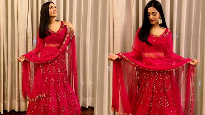 shahid Kapoors ex girlfriend amrita rao is going to be mother soon BRd