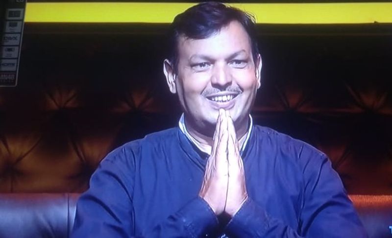 कोमल के पिता वेजा भाई टुकडिया भी केबीसी में अपनी बेटी के साथ मौजूद थे।