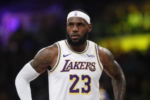 LeBron James extends, reportedly for two years, with Lakers