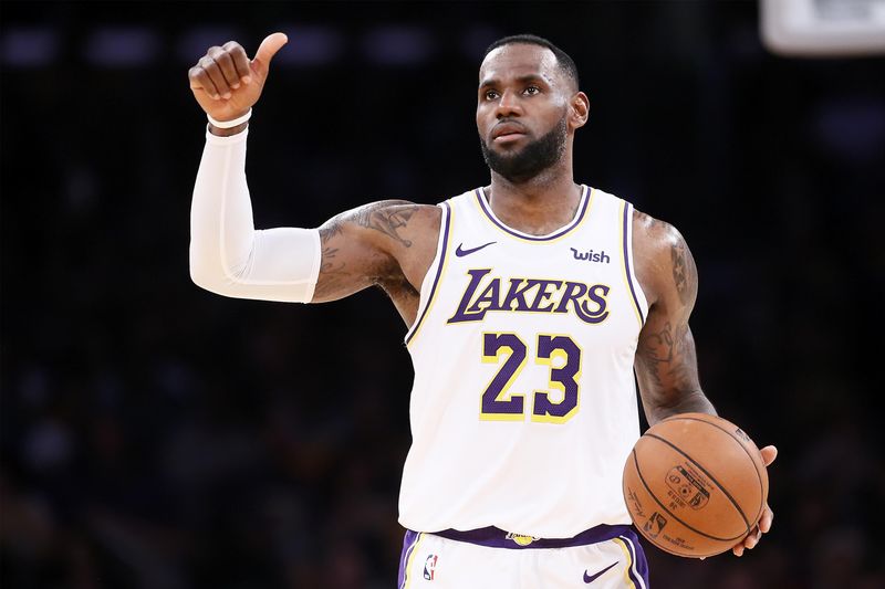 LeBron James extends, reportedly for two years, with Lakers