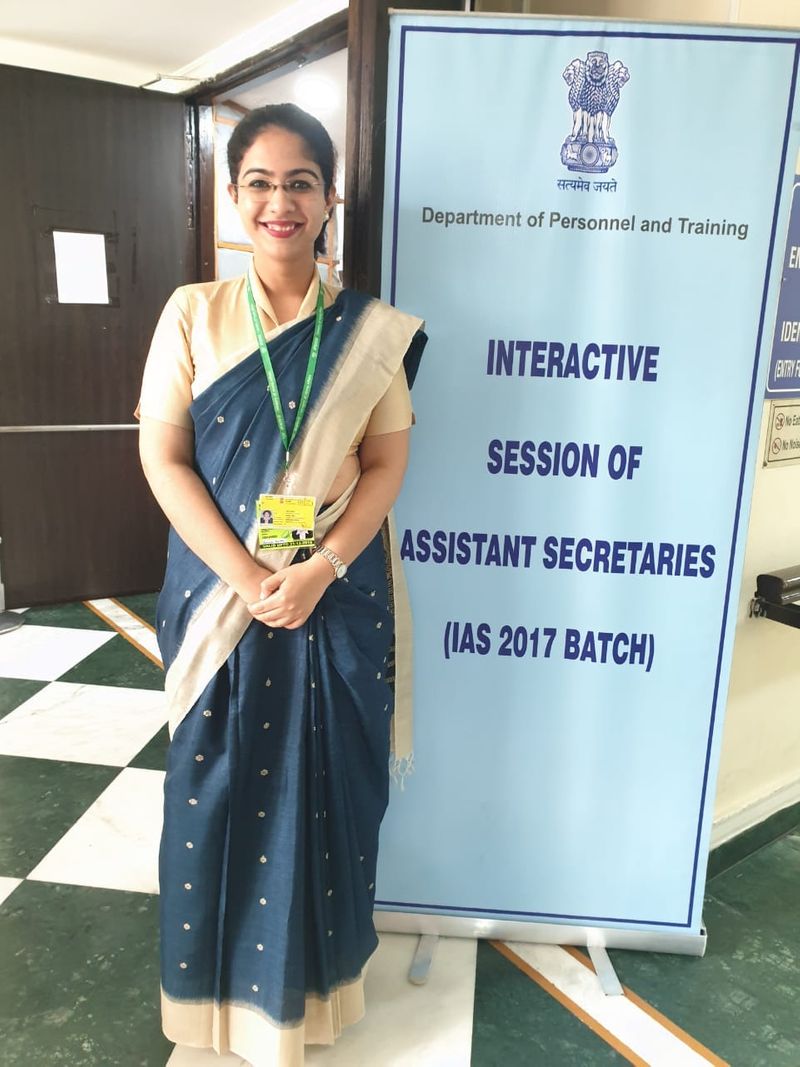 IAS Soumya Pandey Rejoin office 14 Days After her Delivery snr