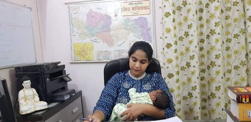 IAS Soumya Pandey Rejoin office 14 Days After her Delivery snr