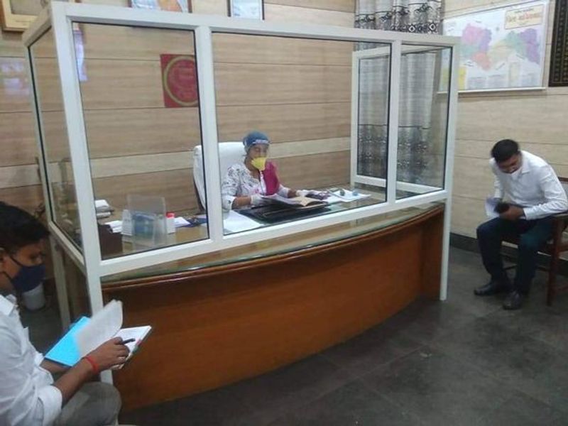 IAS Soumya Pandey Rejoin office 14 Days After her Delivery snr