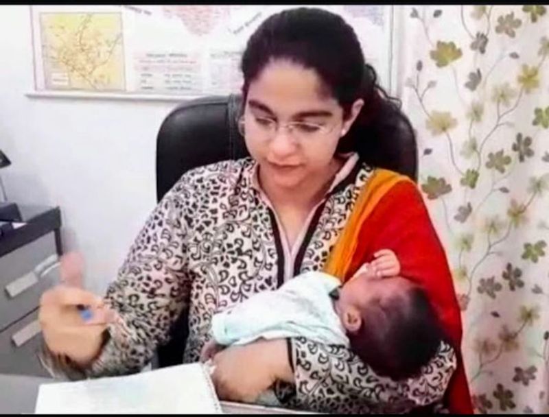 IAS Soumya Pandey Rejoin office 14 Days After her Delivery snr