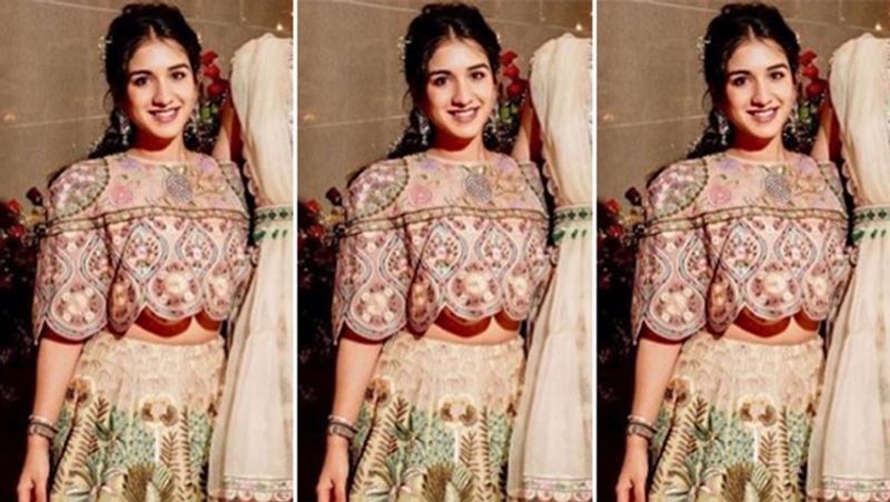 राधिका मर्चेंट अपने होने वाले पति अनंत अंबानी की तरह ही एनिमल लवर भी हैं। आवारा जानवरों की भलाई और सुरक्षा के लिए वे अपने एनजीओ के जरिए कई तरह के काम करती हैं। 
