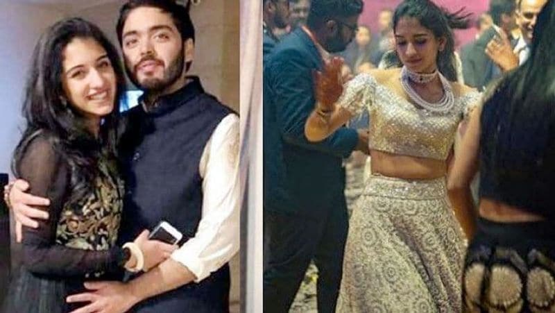 अनंत अंबानी के साथ राधिका मर्चेंट की एक खास तस्वीर। दूसरी तस्वीर में राधिका ईशा अंबानी की शादी के मौके पर डांस करती नजर आ रही हैं। 