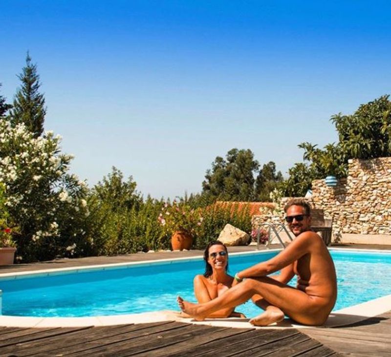 The couple travels the world naked travel story goes viral on social media BDD