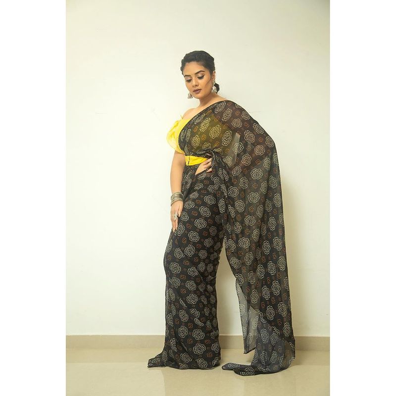 srimukhi open up another glamoures angle photos viral arj