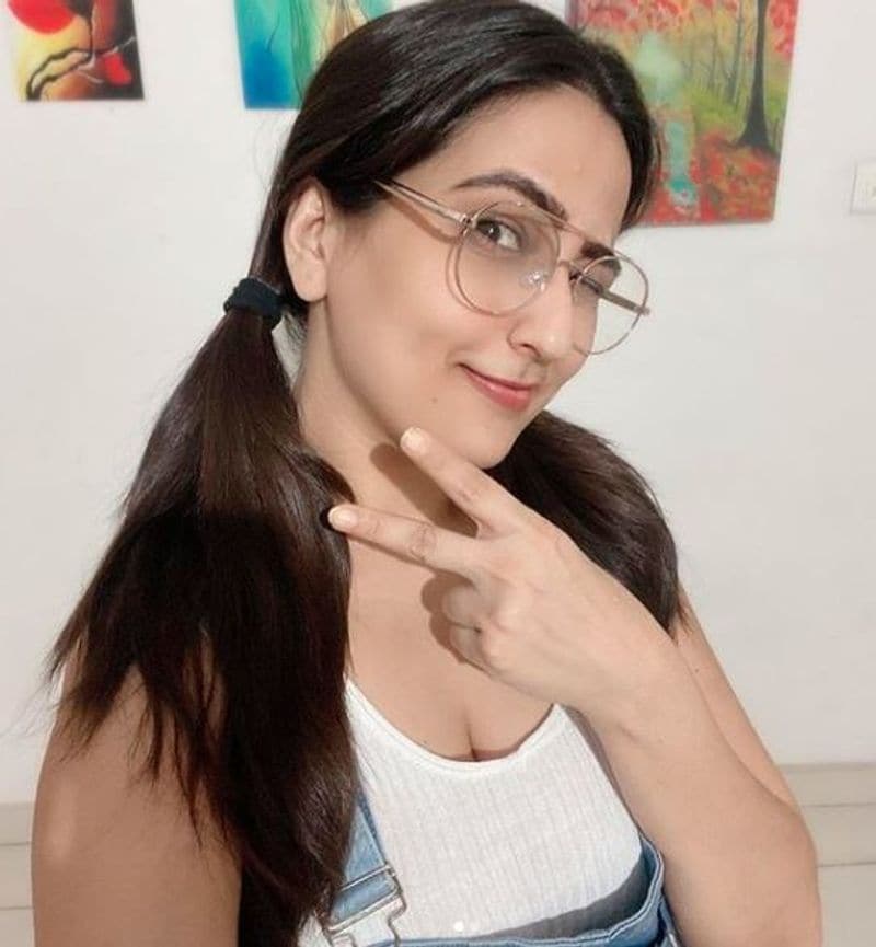 Hot Anchor Manjusha Pictures Go Viral Over The Internet