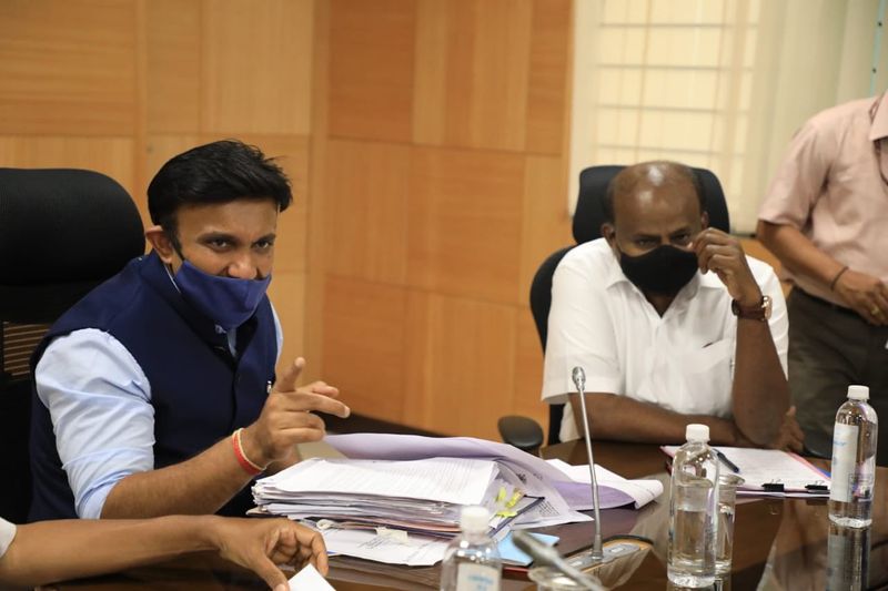 Minister Dr K Sudhakar Met With Former CM H D Kumaraswamy grg