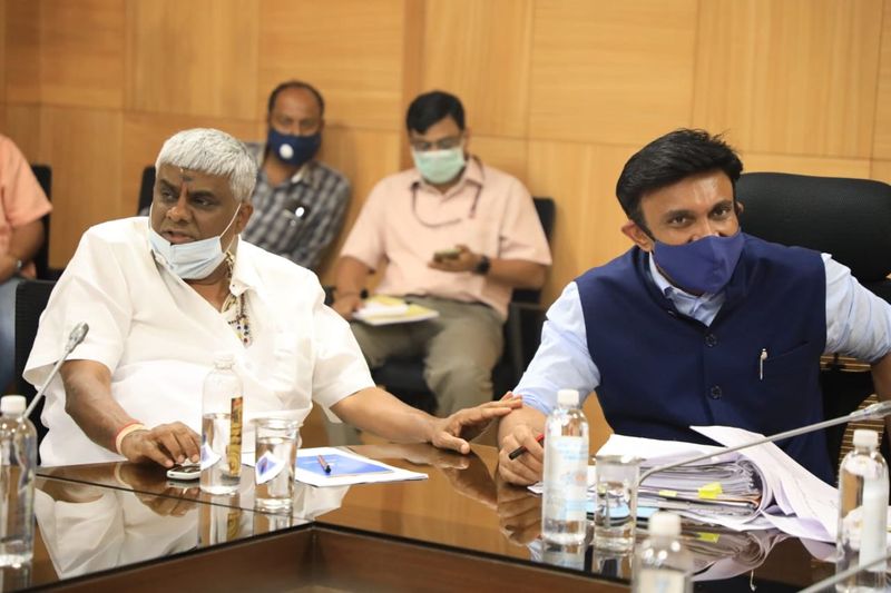 Minister Dr K Sudhakar Met With Former CM H D Kumaraswamy grg