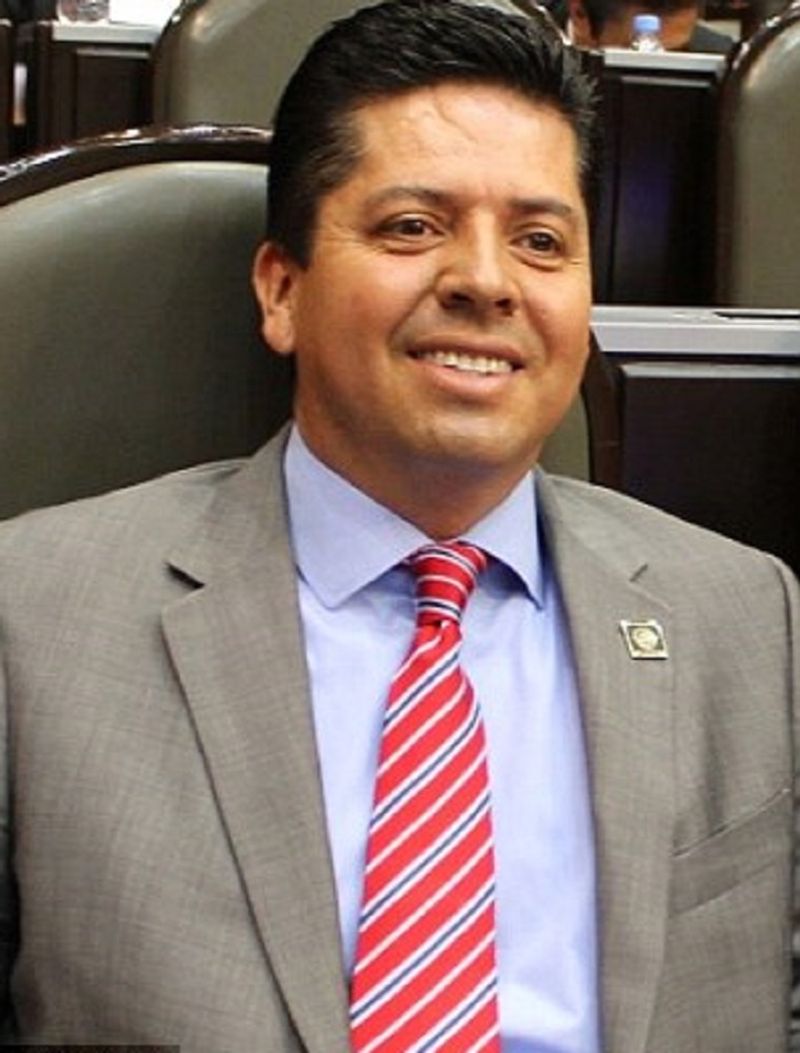 Mexican Congressman Antonio Garcia Conejo strips to protest energy privatisation bill dpl